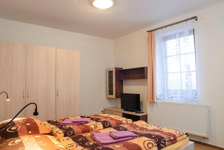 Apartmany Rezac โรกีนีซ นัด ยีเซอโร ภายนอก รูปภาพ
