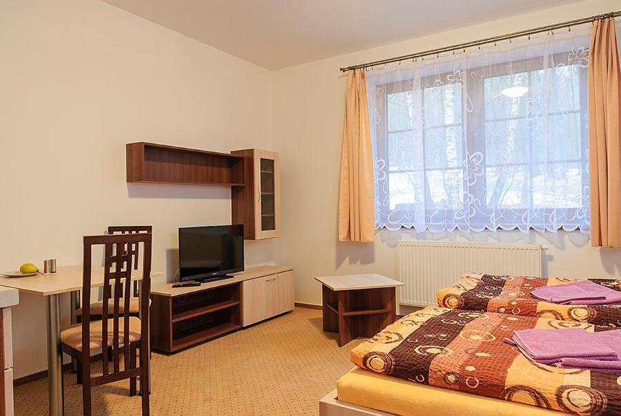 Apartmany Rezac โรกีนีซ นัด ยีเซอโร ภายนอก รูปภาพ