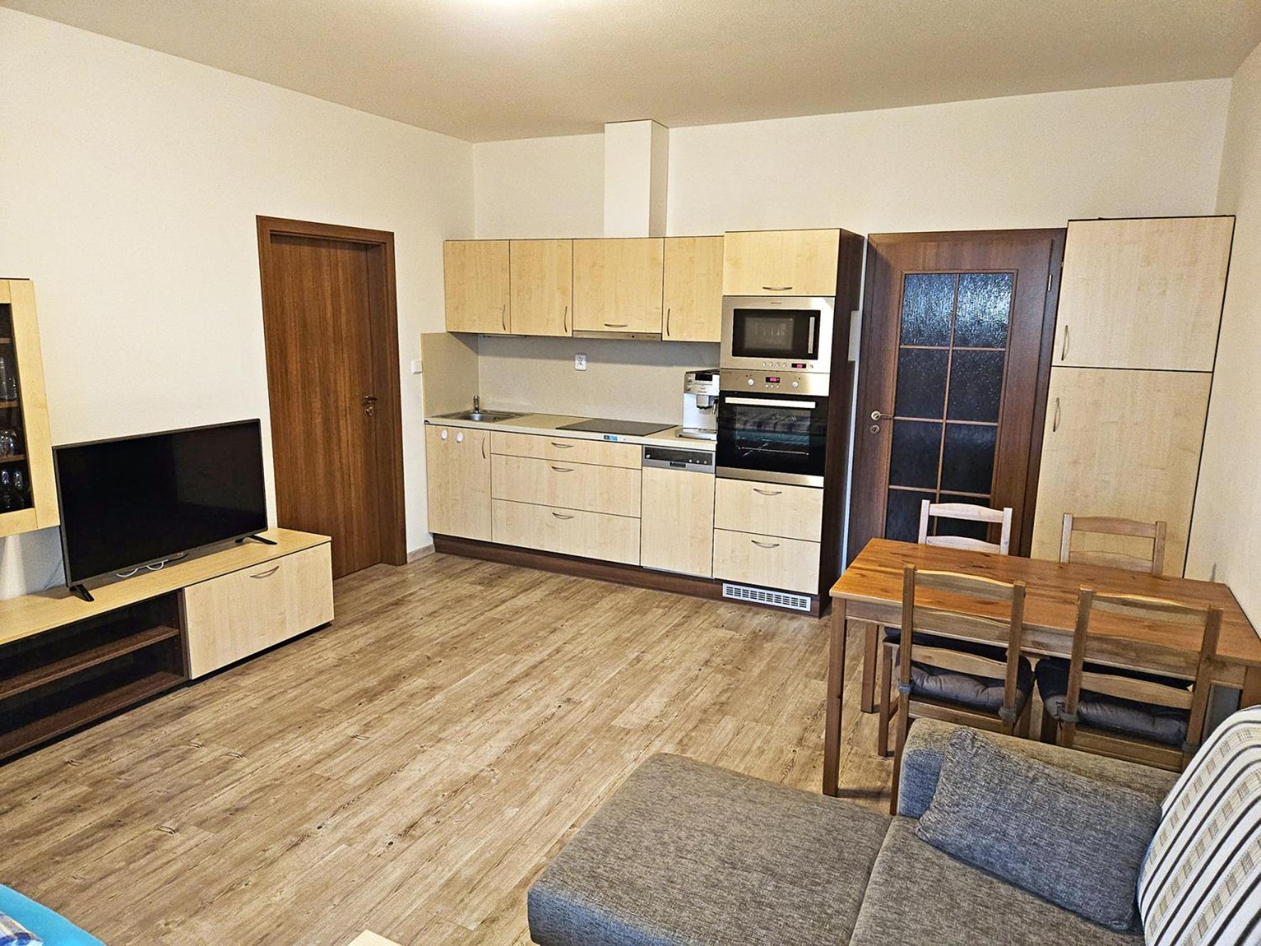 Apartmany Rezac โรกีนีซ นัด ยีเซอโร ภายนอก รูปภาพ