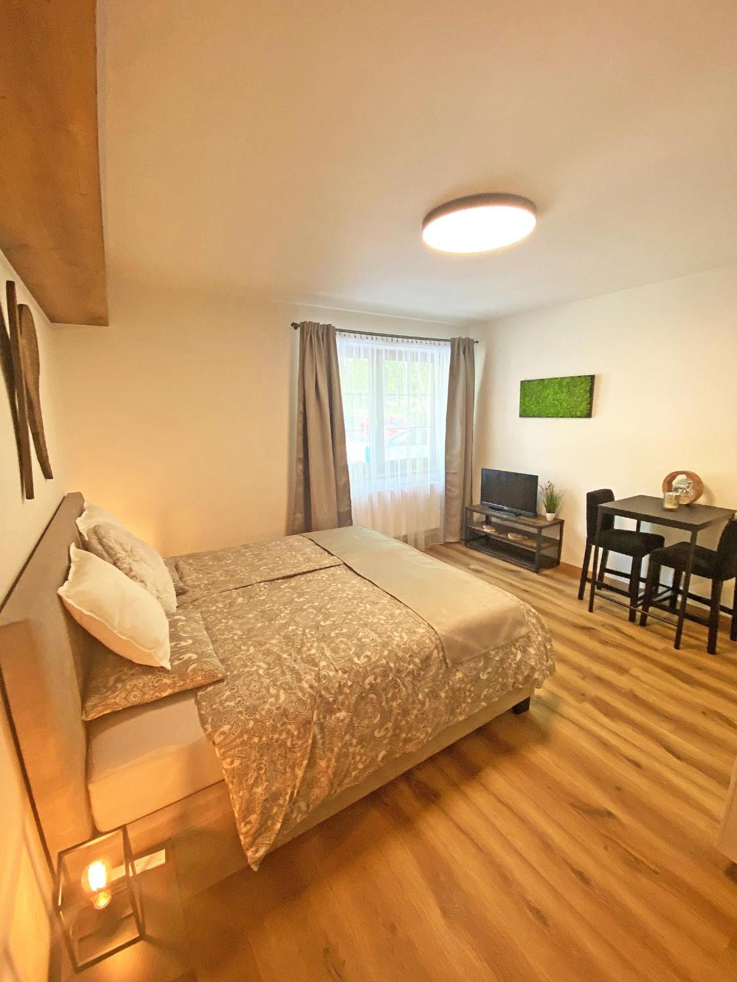 Apartmany Rezac โรกีนีซ นัด ยีเซอโร ภายนอก รูปภาพ