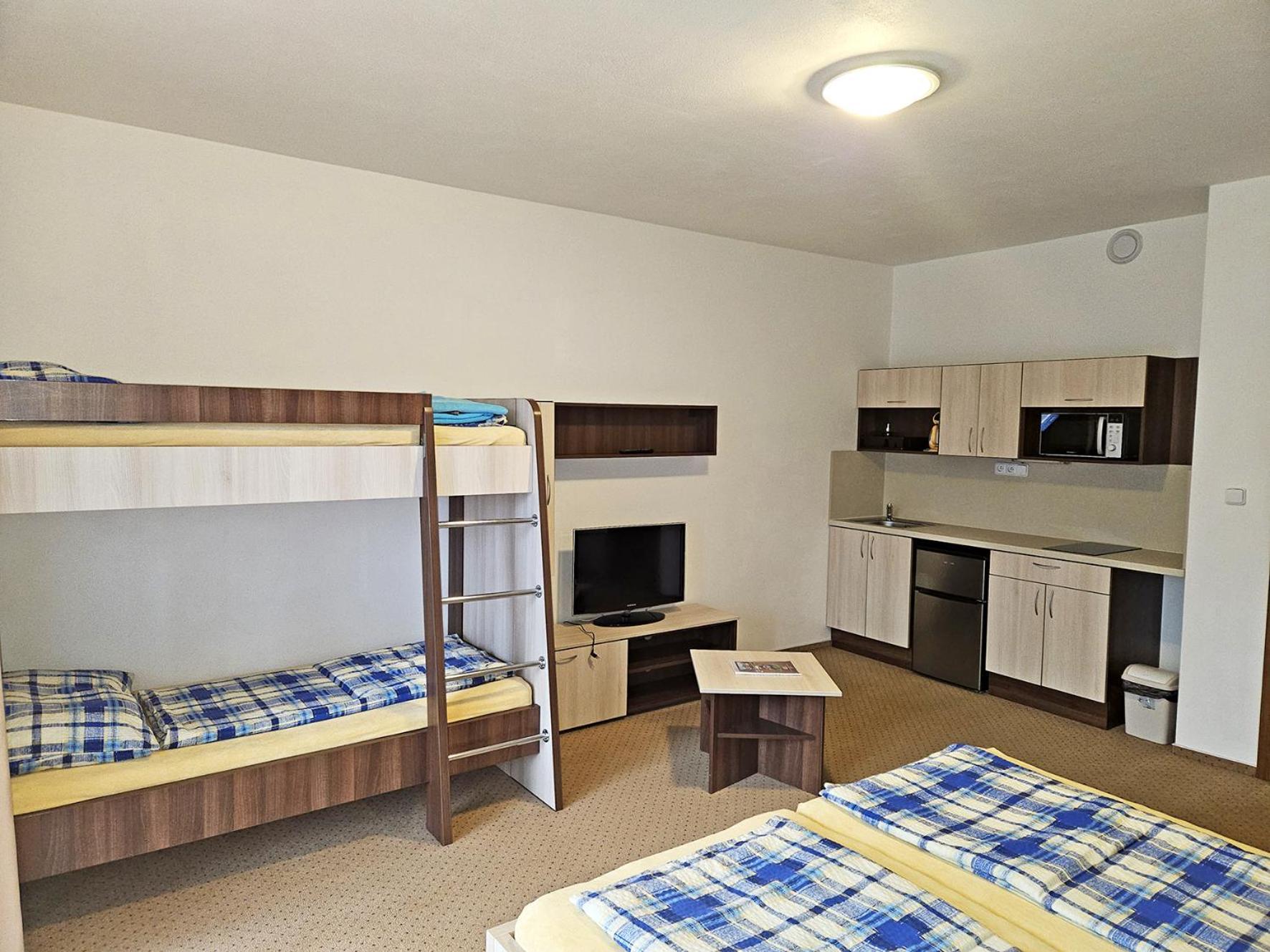 Apartmany Rezac โรกีนีซ นัด ยีเซอโร ภายนอก รูปภาพ