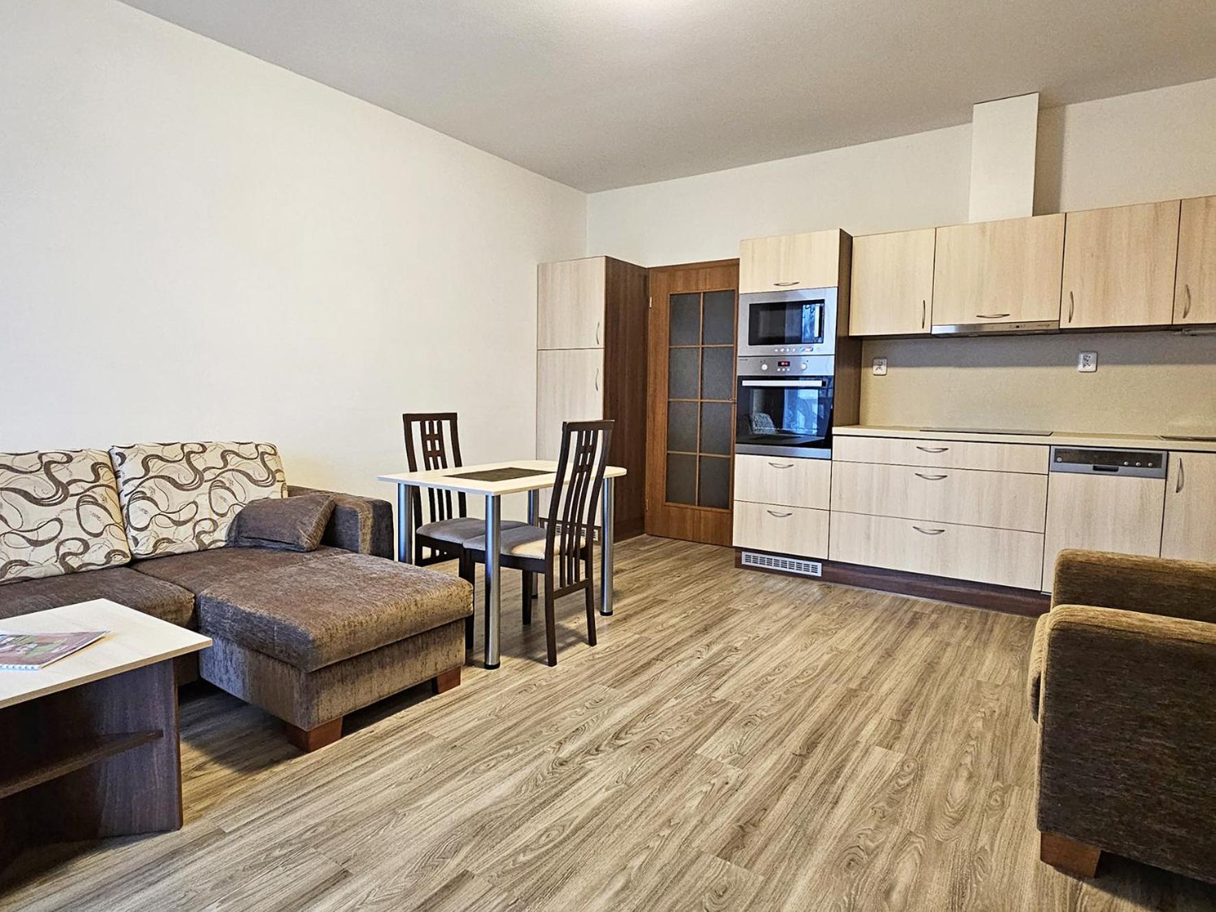Apartmany Rezac โรกีนีซ นัด ยีเซอโร ภายนอก รูปภาพ